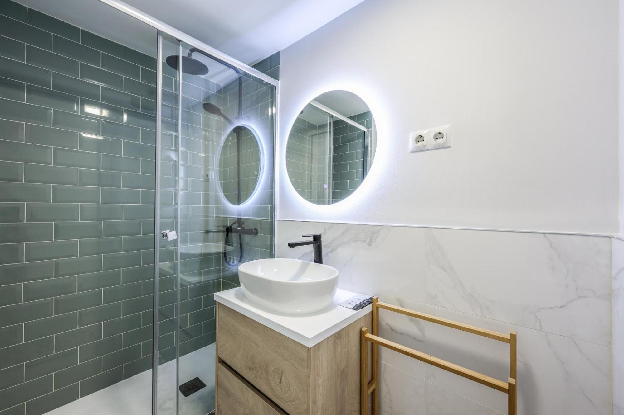 Apartamentos Reformados En Tirso De Molina Act Madrid Luaran gambar